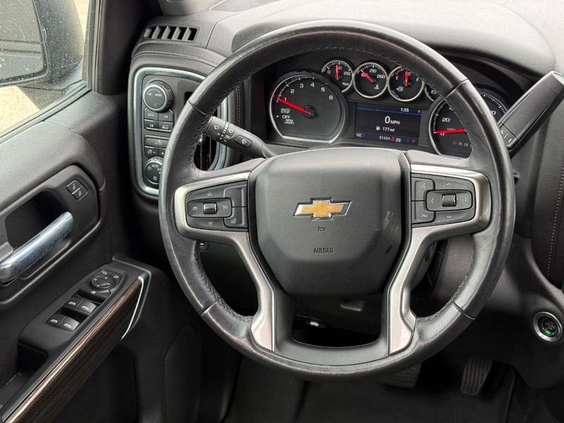 Chevrolet Silverado 1500 Vehicle Full-screen Gallery Image 13