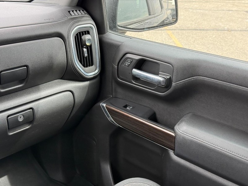 Chevrolet Silverado 1500 Vehicle Full-screen Gallery Image 14