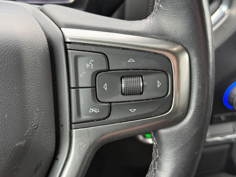 Chevrolet Silverado 1500 Vehicle Full-screen Gallery Image 16