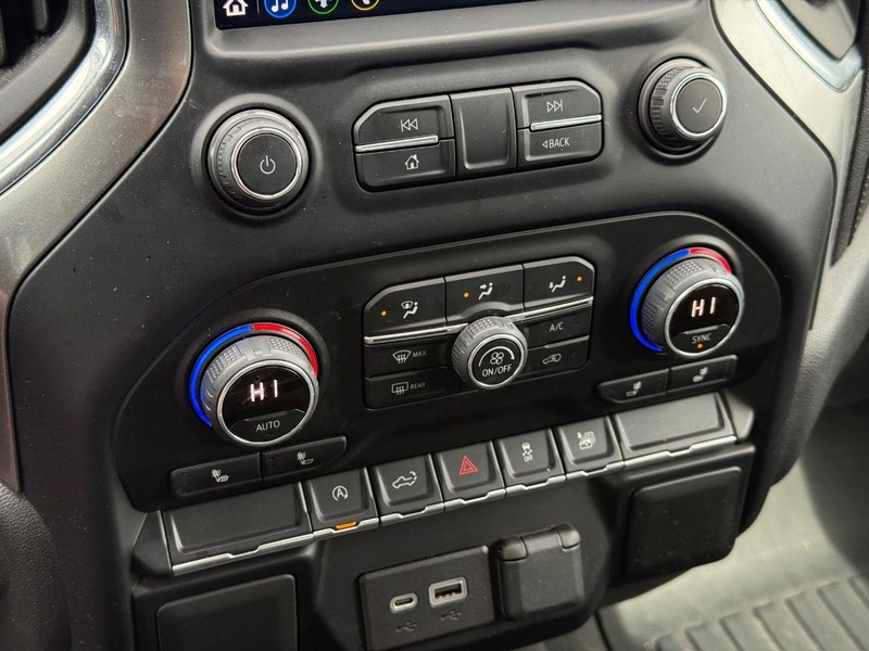 Chevrolet Silverado 1500 Vehicle Full-screen Gallery Image 19