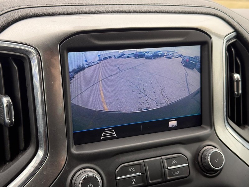 Chevrolet Silverado 1500 Vehicle Full-screen Gallery Image 21