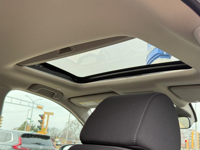 Honda CR-V Vehicle Image 6