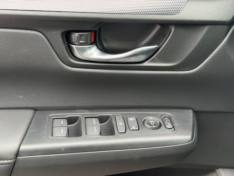 Honda CR-V Vehicle Image 17