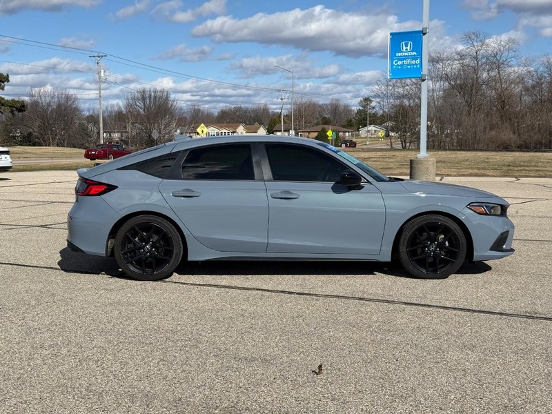 Honda Civic Hatchback Vehicle Image 2