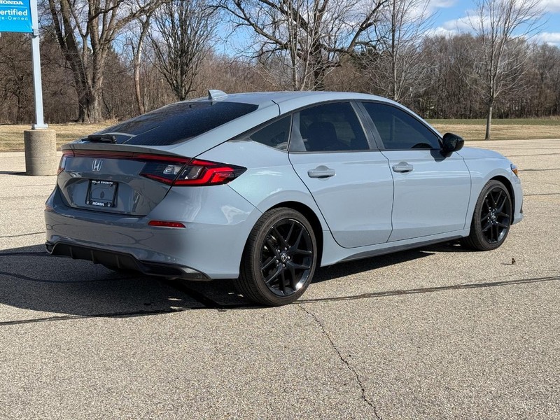 Honda Civic Hatchback Vehicle Image 3