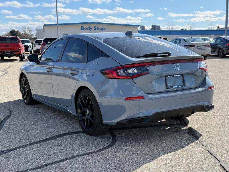 Honda Civic Hatchback Vehicle Image 5