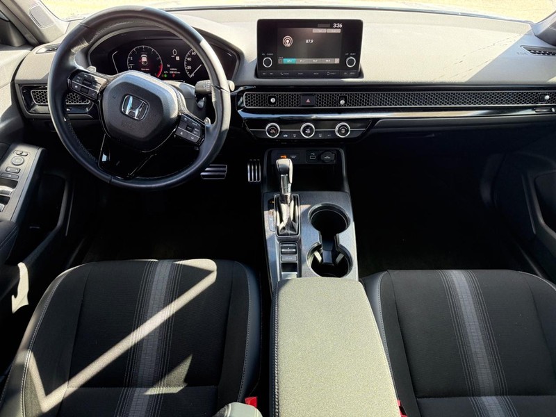 Honda Civic Hatchback Vehicle Image 10