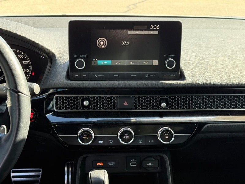 Honda Civic Hatchback Vehicle Image 11