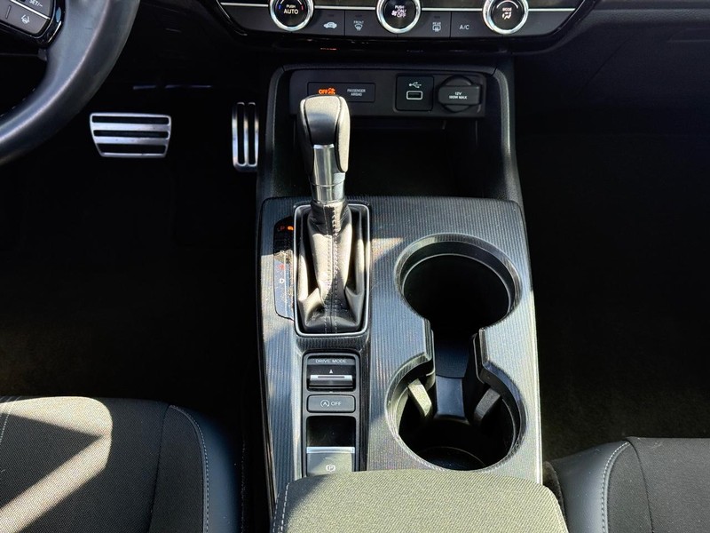 Honda Civic Hatchback Vehicle Image 12