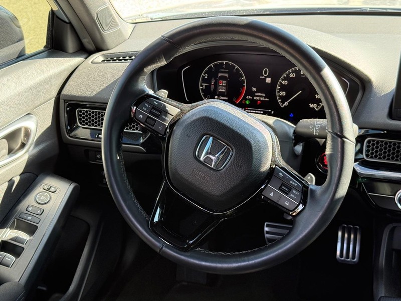 Honda Civic Hatchback Vehicle Image 13