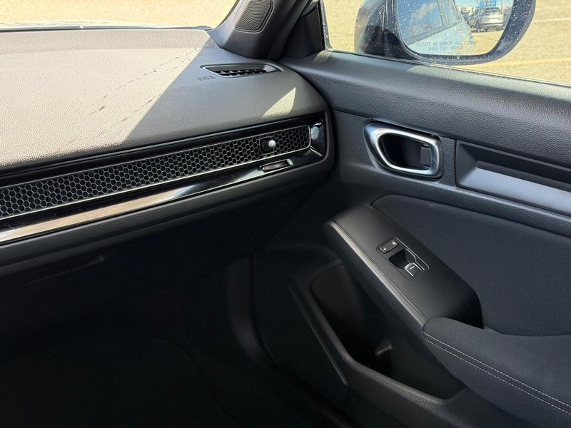 Honda Civic Hatchback Vehicle Image 14