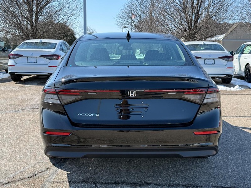 Honda Accord Sedan Vehicle Image 4