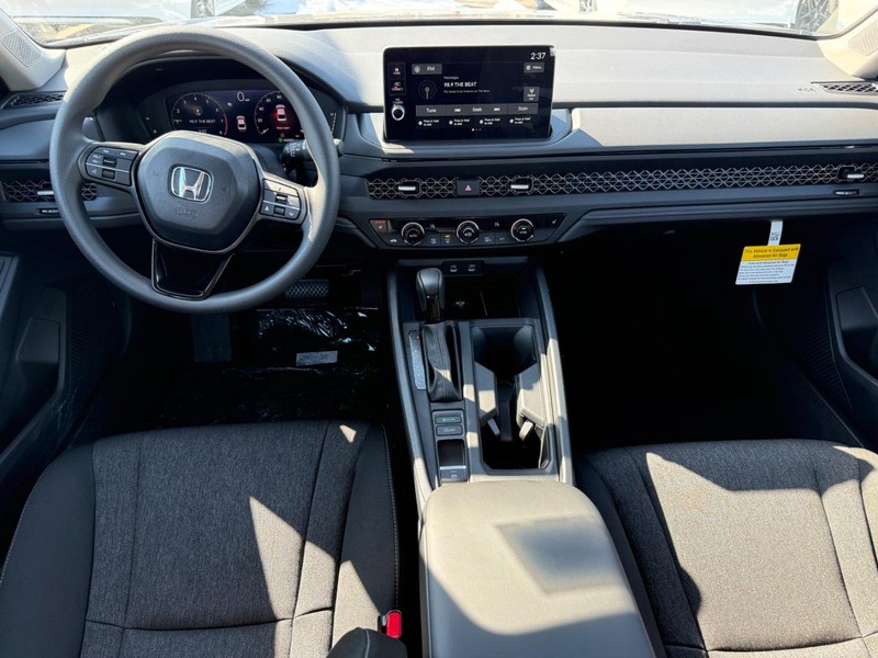 Honda Accord Sedan Vehicle Image 9