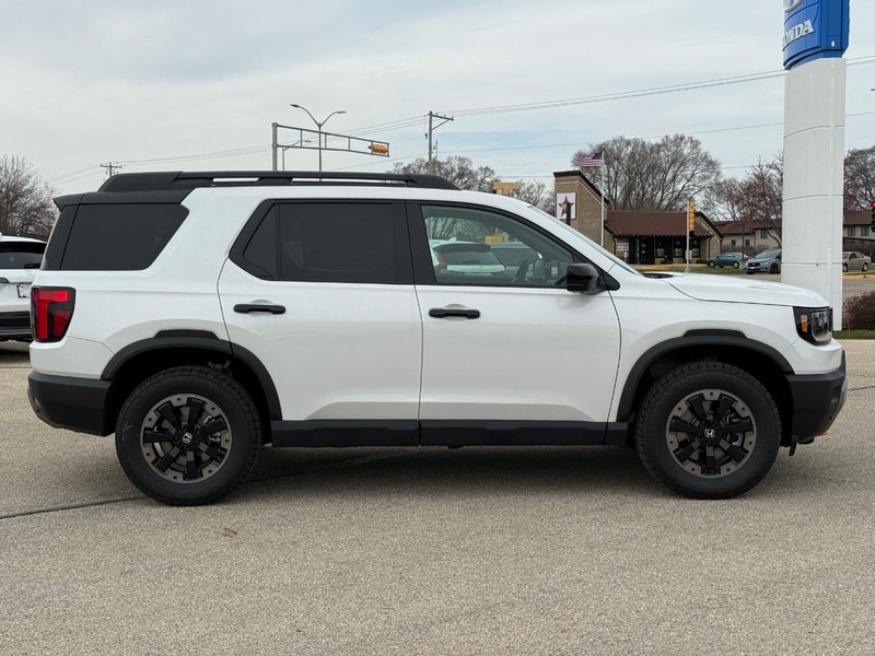 Honda Passport Vehicle Image 2