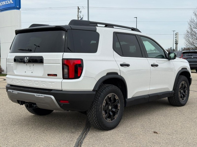 Honda Passport Vehicle Image 3