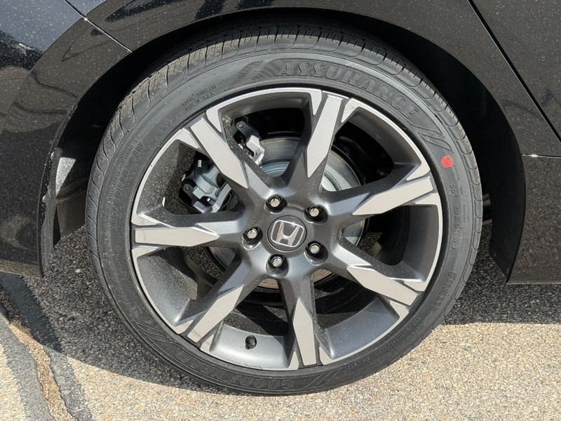 Honda Civic Hatchback Hybrid Vehicle Image 4