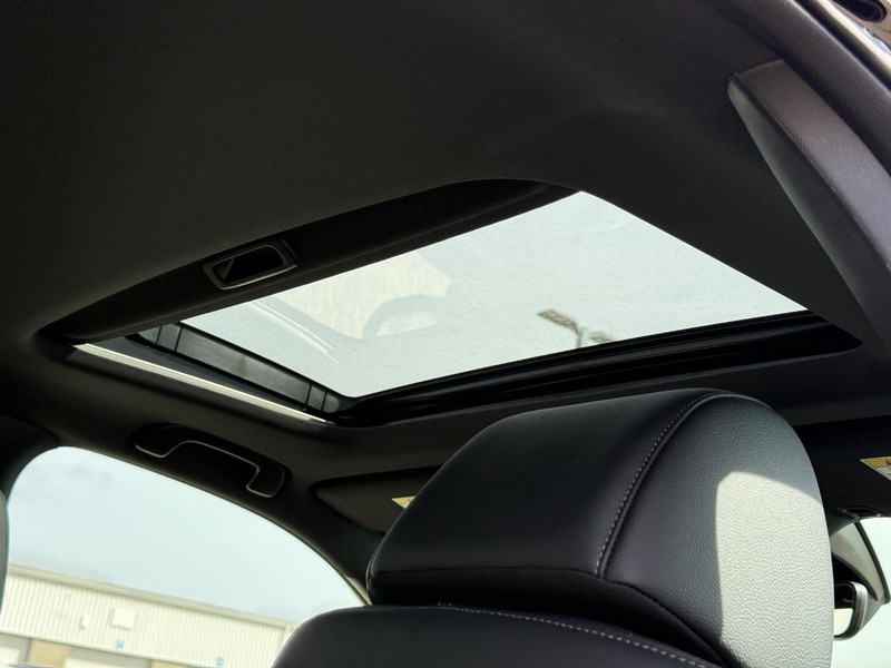 Honda Civic Hatchback Hybrid Vehicle Image 6