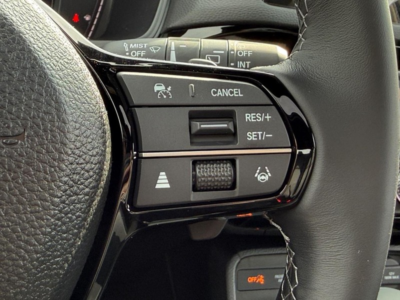 Honda Civic Hatchback Hybrid Vehicle Image 10