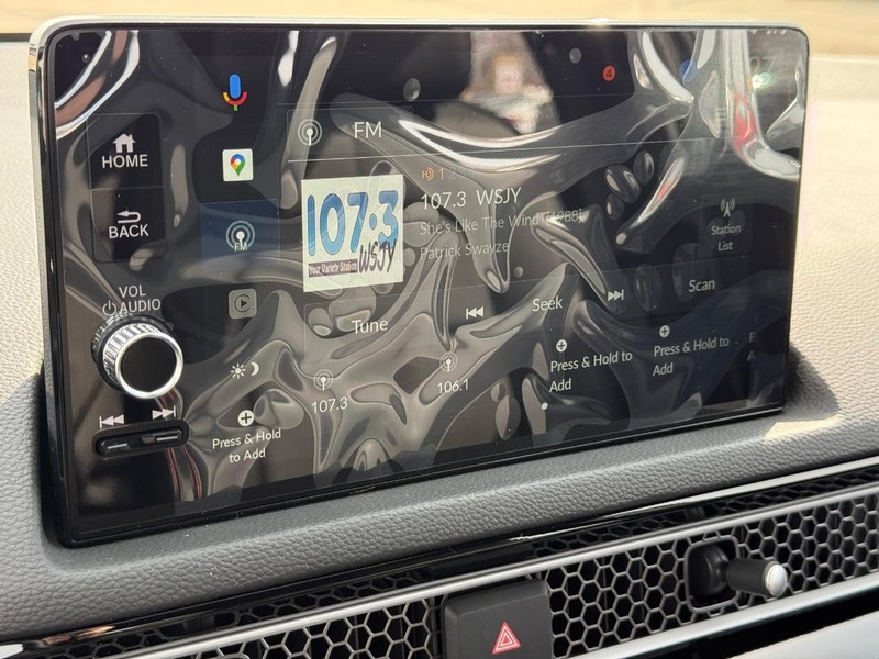 Honda Civic Hatchback Hybrid Vehicle Image 12