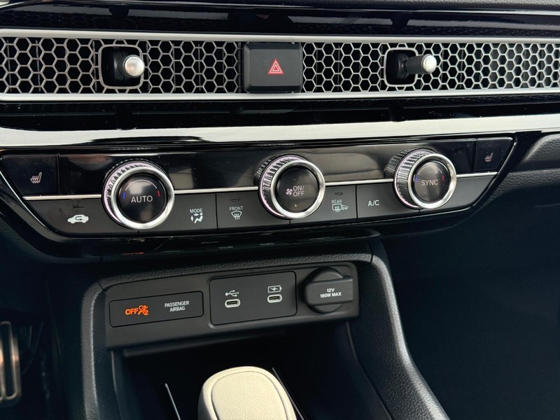 Honda Civic Hatchback Hybrid Vehicle Image 14