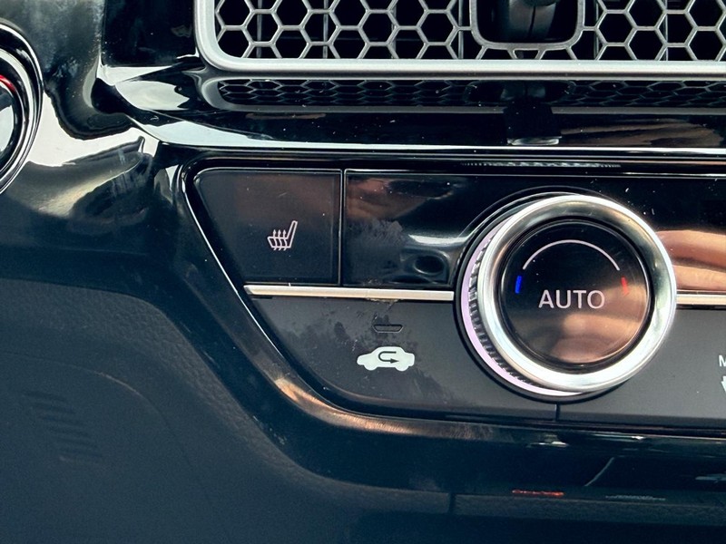 Honda Civic Hatchback Hybrid Vehicle Image 15