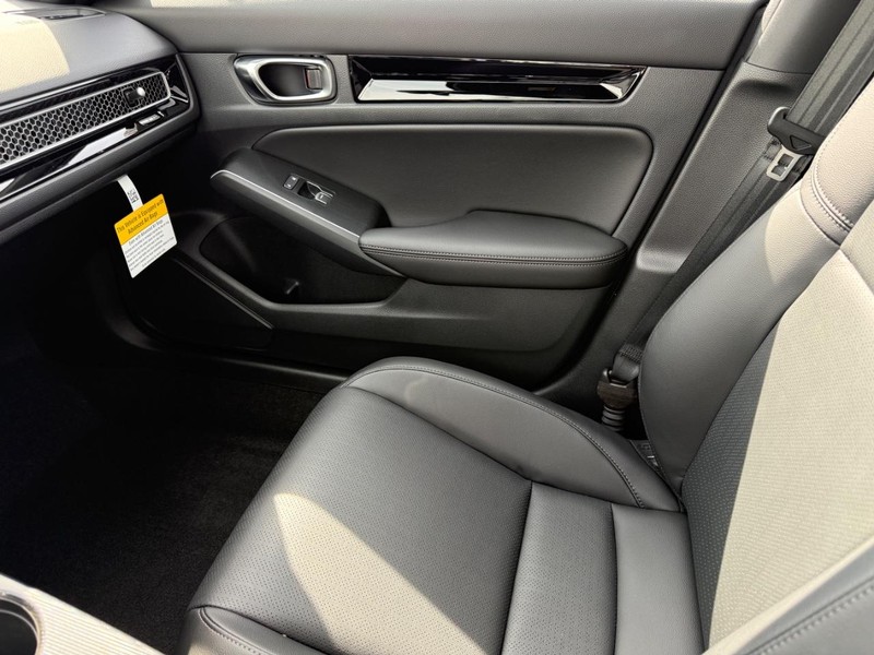 Honda Civic Hatchback Hybrid Vehicle Image 17