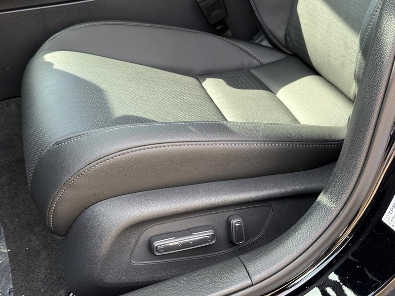 Honda Civic Hatchback Hybrid Vehicle Image 19