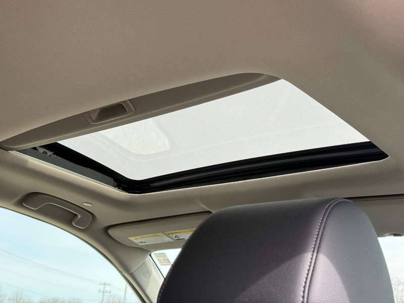 Honda CR-V Vehicle Full-screen Gallery Image 11