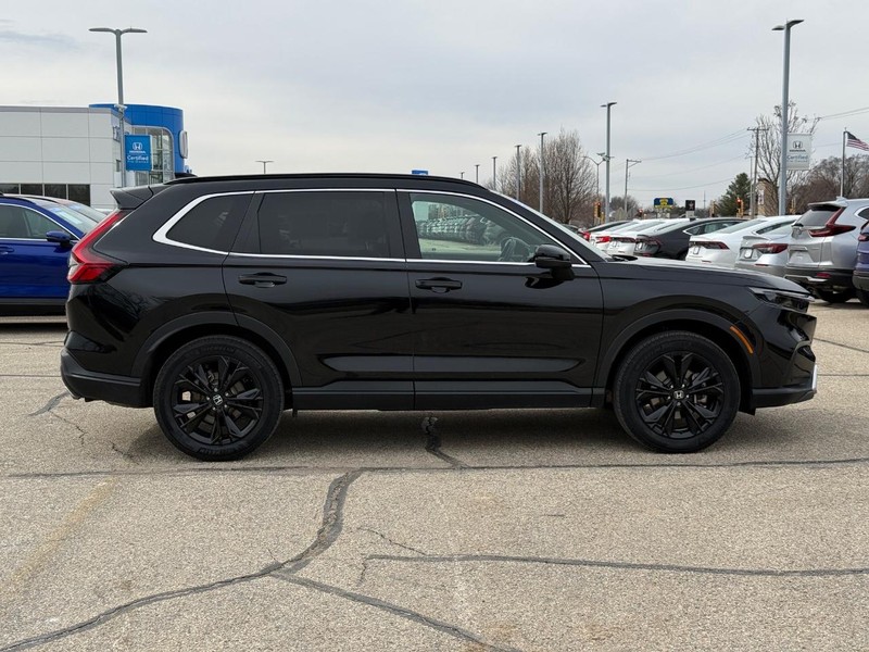 Honda CR-V Hybrid Vehicle Image 2