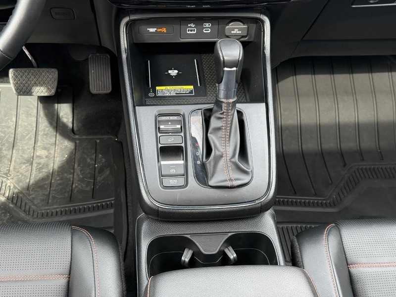 Honda CR-V Hybrid Vehicle Image 12