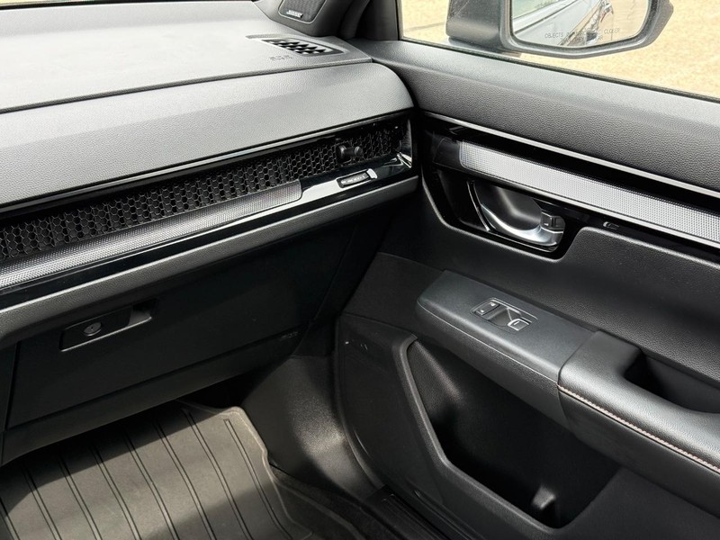 Honda CR-V Hybrid Vehicle Image 14