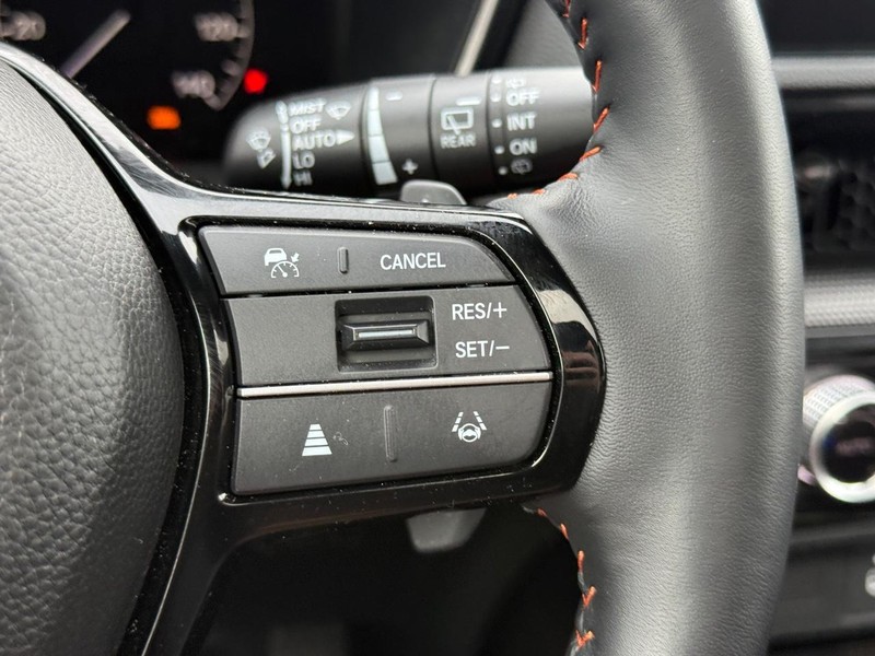 Honda CR-V Hybrid Vehicle Image 16
