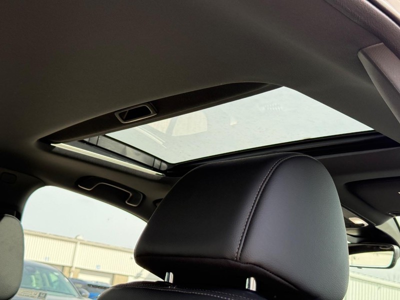 Honda Civic Hatchback Hybrid Vehicle Image 6