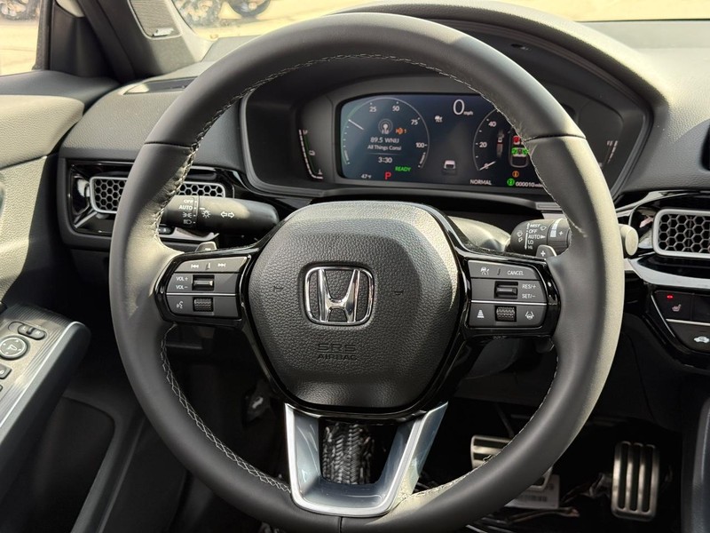 Honda Civic Hatchback Hybrid Vehicle Image 8