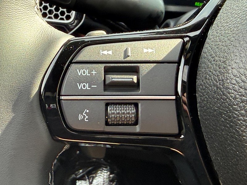 Honda Civic Hatchback Hybrid Vehicle Image 9