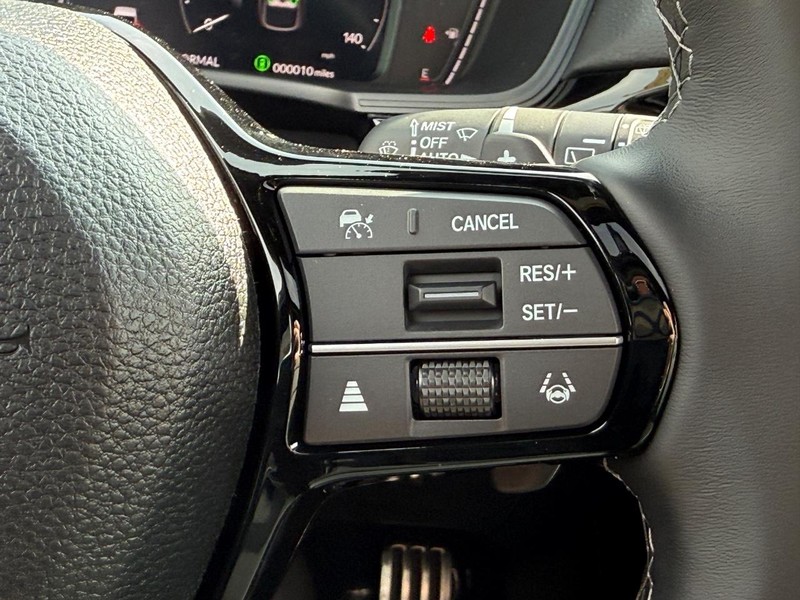 Honda Civic Hatchback Hybrid Vehicle Image 10