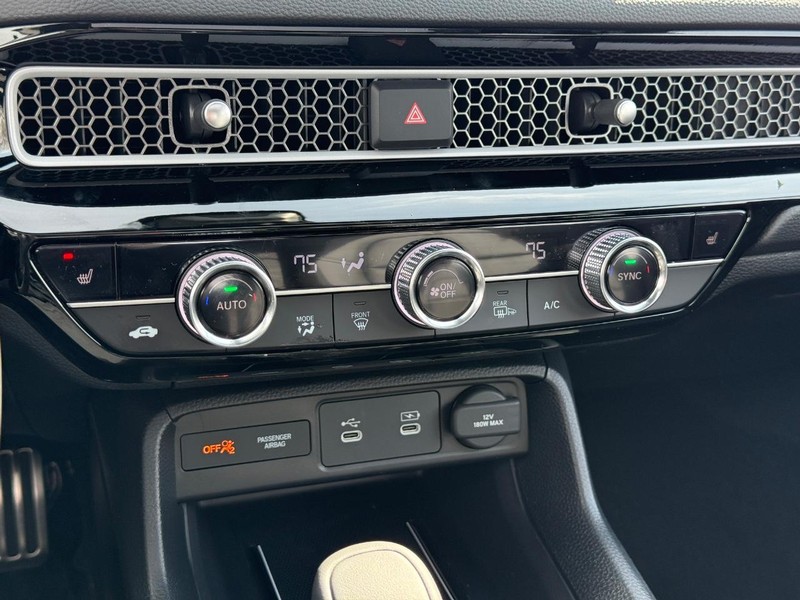 Honda Civic Hatchback Hybrid Vehicle Image 14