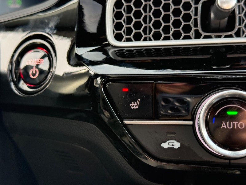 Honda Civic Hatchback Hybrid Vehicle Image 15