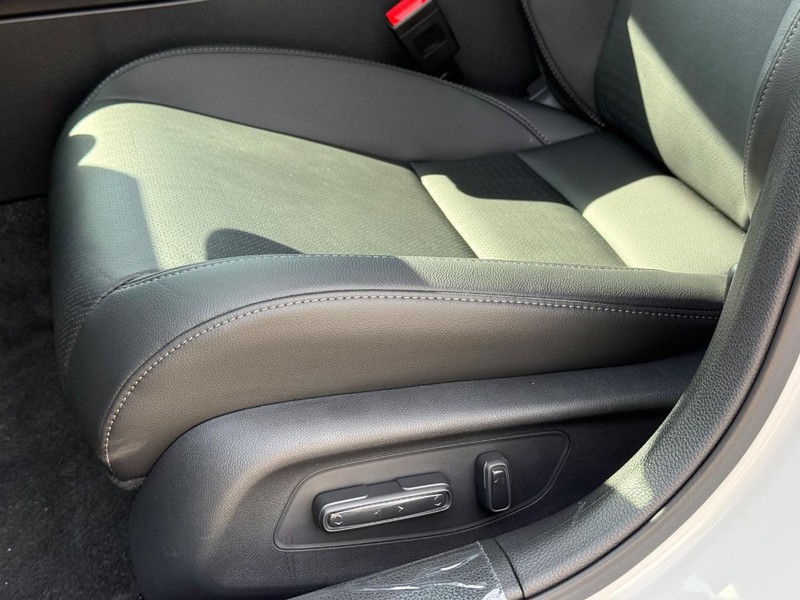 Honda Civic Hatchback Hybrid Vehicle Image 19