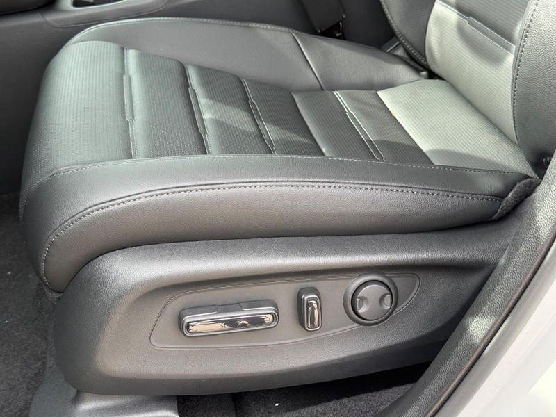 Honda CR-V Vehicle Image 18