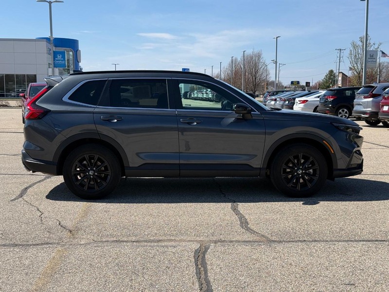 Honda CR-V Hybrid Vehicle Full-screen Gallery Image 02