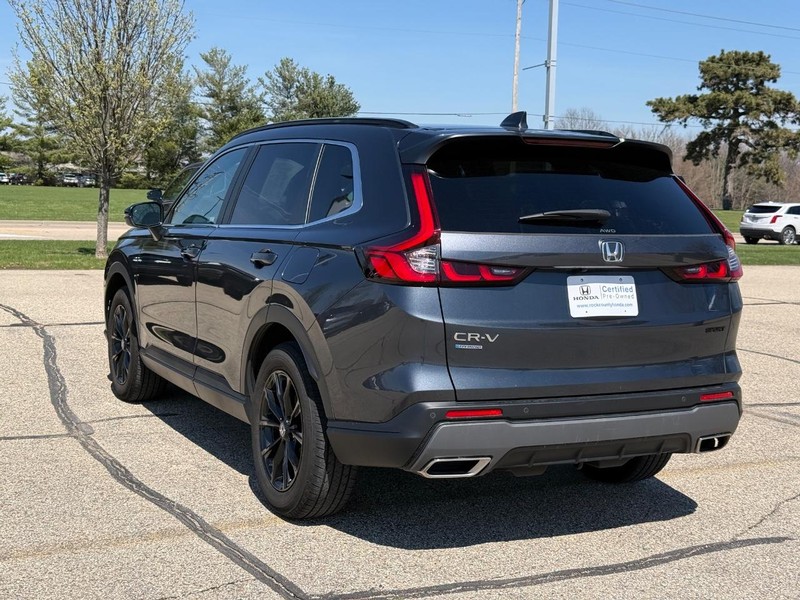 Honda CR-V Hybrid Vehicle Full-screen Gallery Image 05