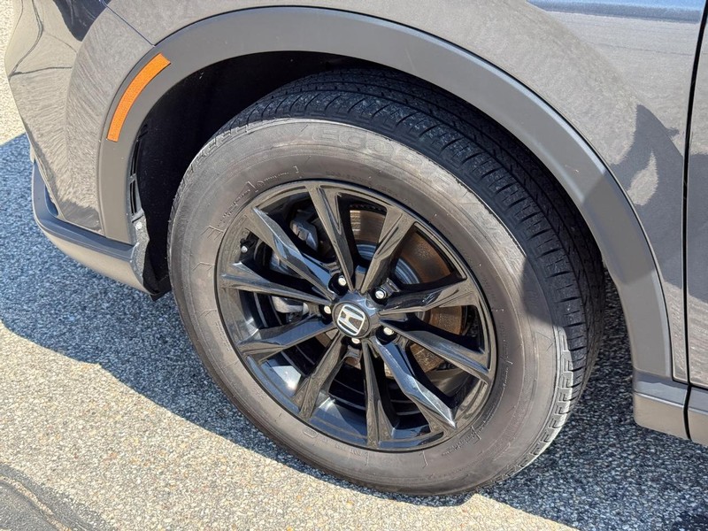 Honda CR-V Hybrid Vehicle Full-screen Gallery Image 06