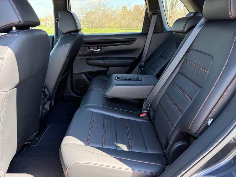 Honda CR-V Hybrid Vehicle Full-screen Gallery Image 09