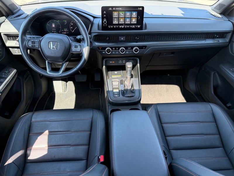 Honda CR-V Hybrid Vehicle Full-screen Gallery Image 10