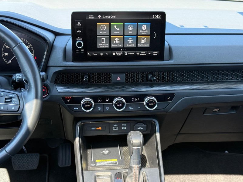 Honda CR-V Hybrid Vehicle Full-screen Gallery Image 11