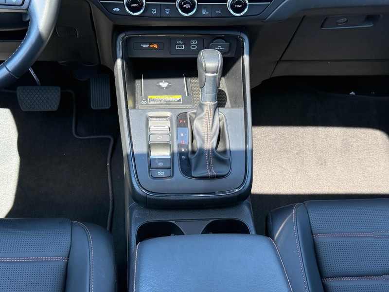 Honda CR-V Hybrid Vehicle Full-screen Gallery Image 12