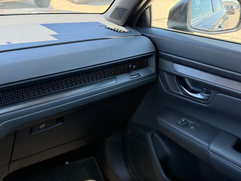 Honda CR-V Hybrid Vehicle Full-screen Gallery Image 14