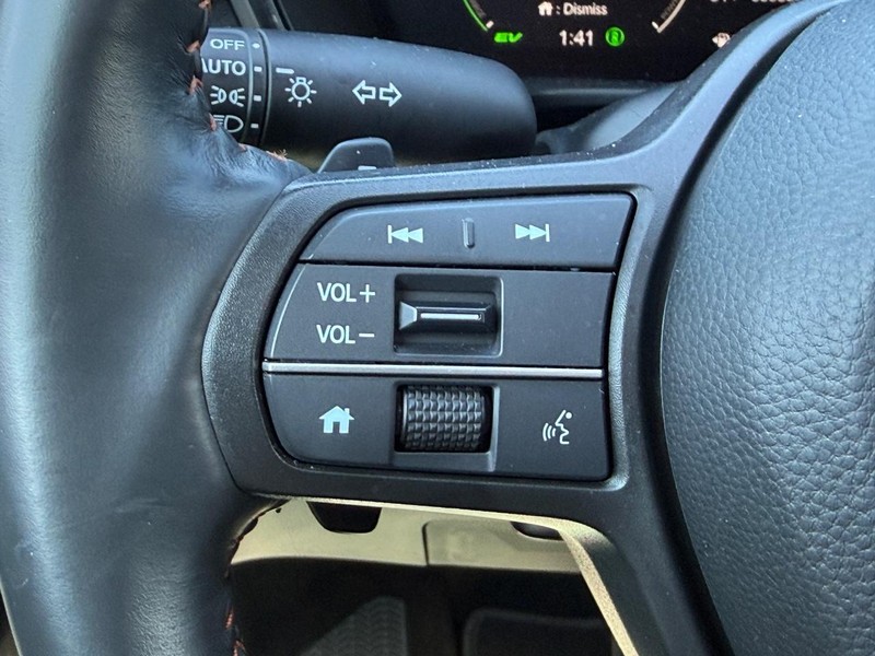 Honda CR-V Hybrid Vehicle Full-screen Gallery Image 15