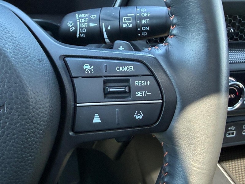 Honda CR-V Hybrid Vehicle Full-screen Gallery Image 16